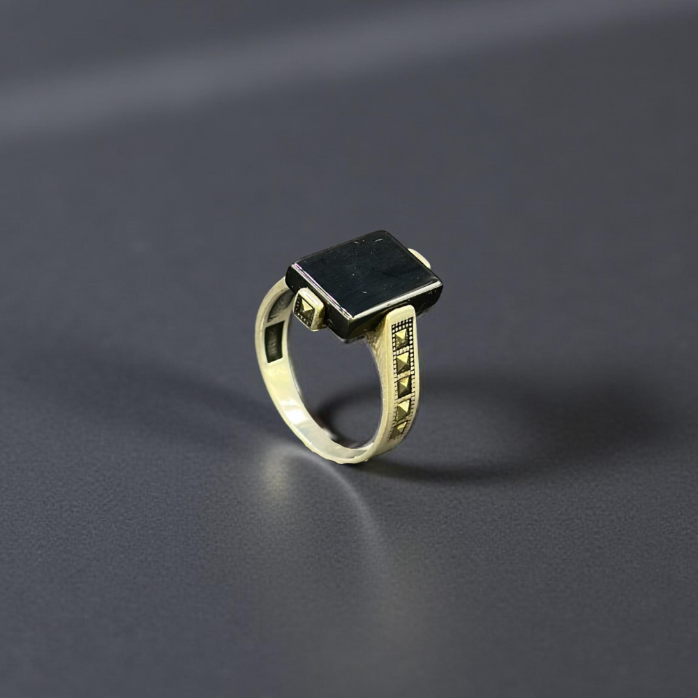 Onyx Pyramid